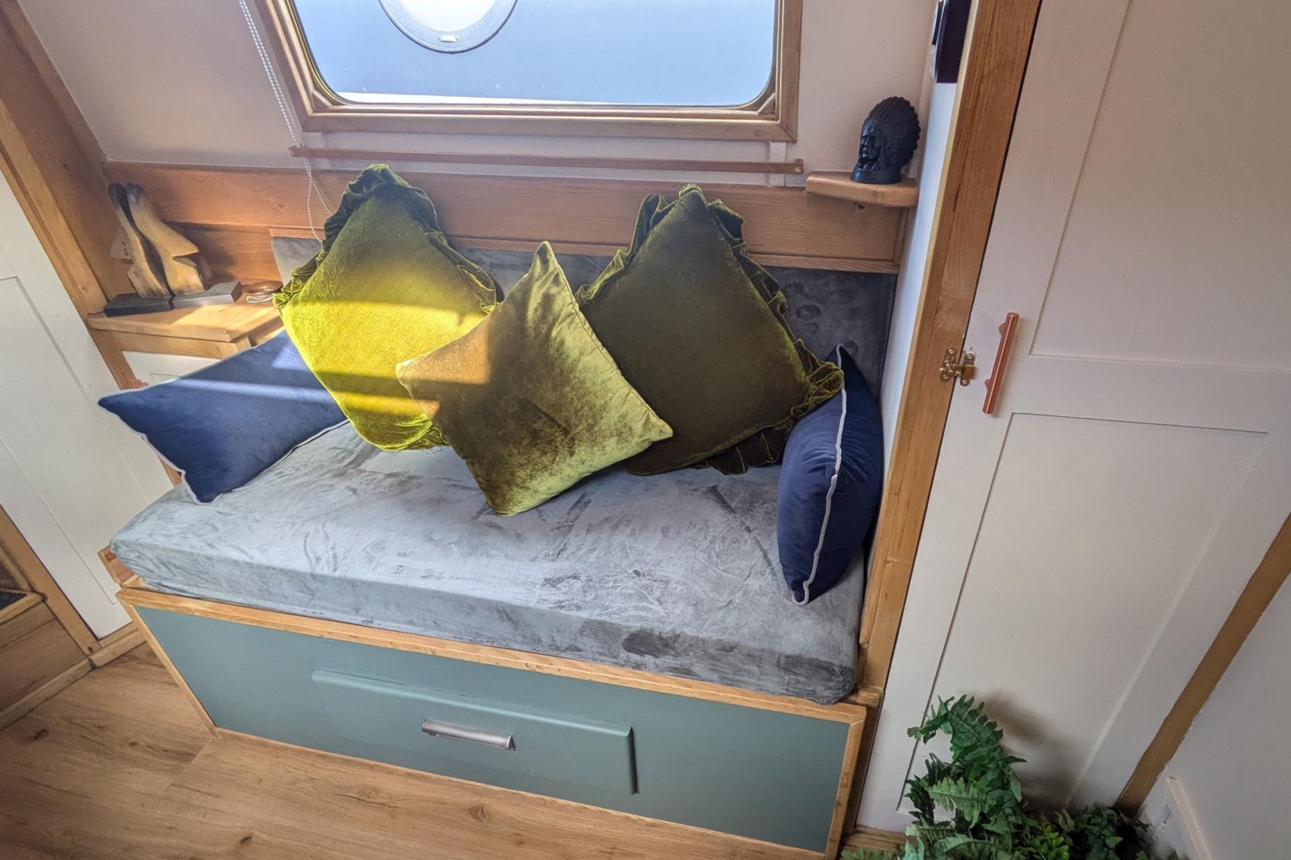 Camper Style Bed 1058747
