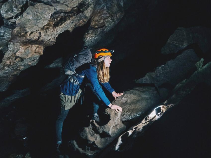Caving 520538