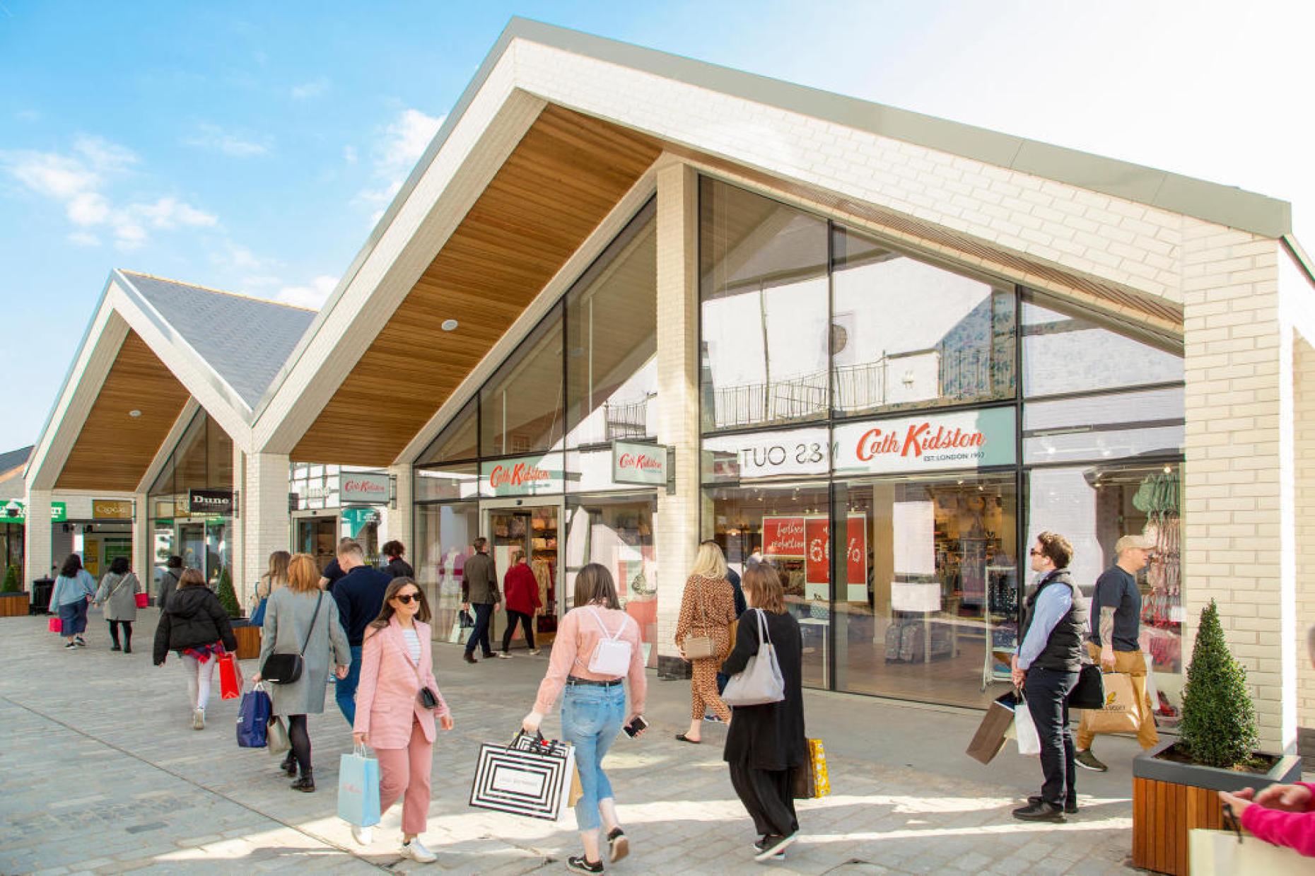 Cheshire Oaks Designer Outlet 599054