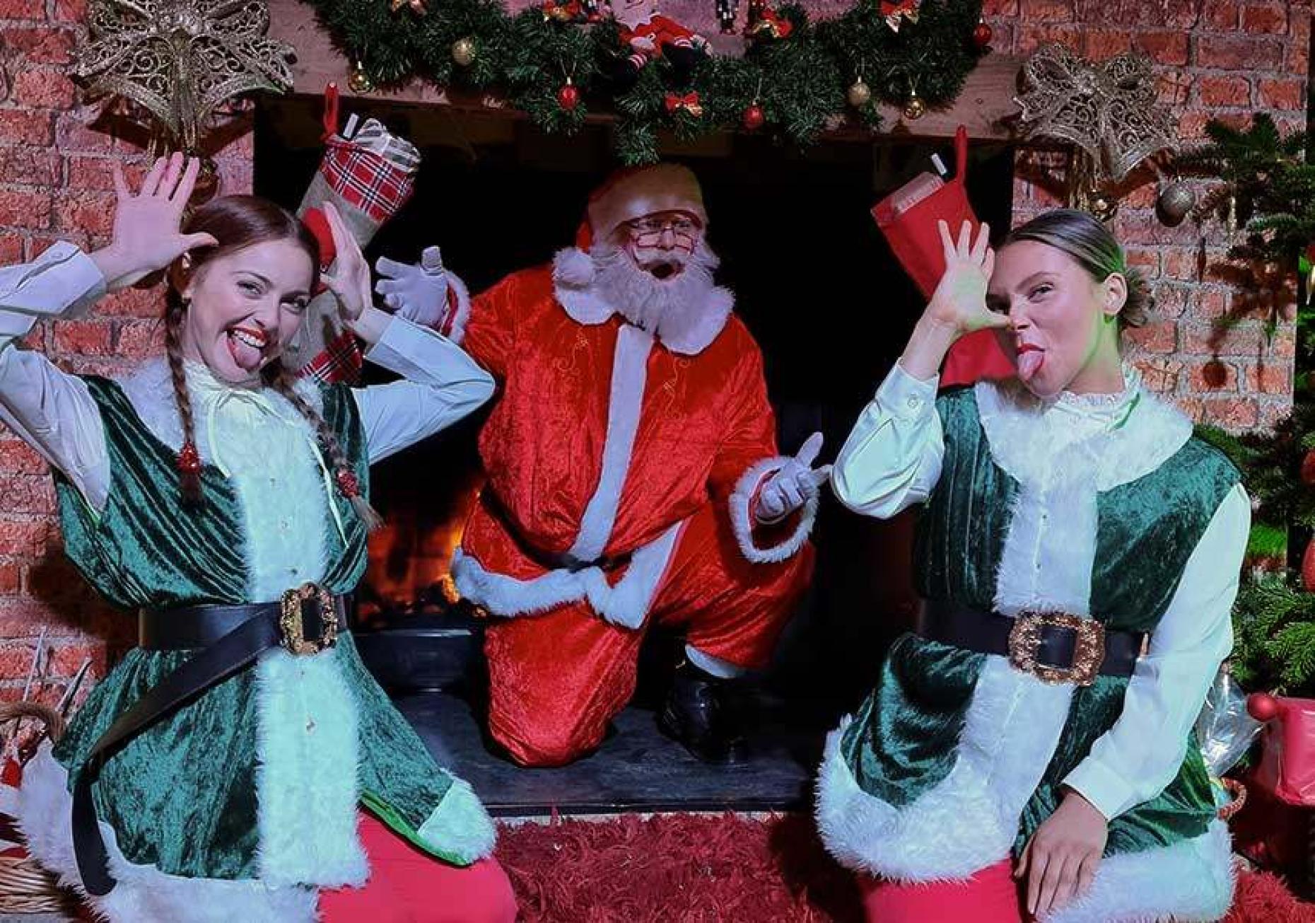 Elves Pulling Faces 891431