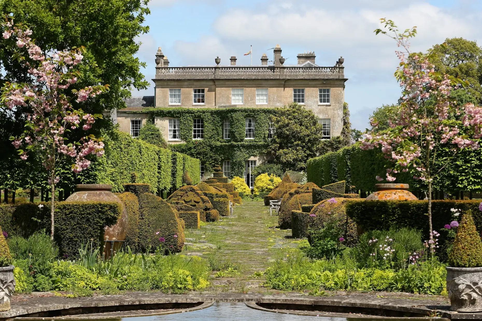 Highgrove Gardens 965929