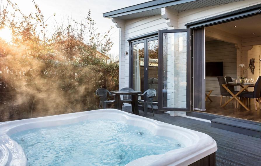 Hot Tub Lodge 15 1 95486