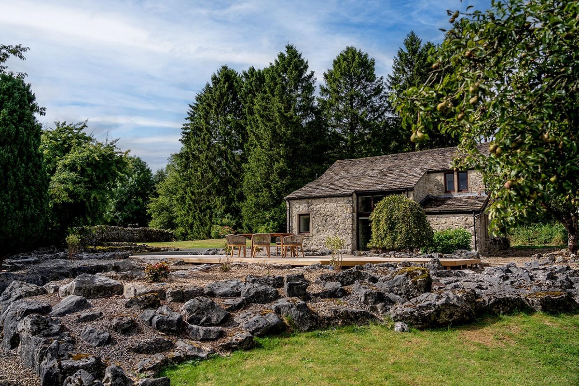 Lle La Lodge Ext 05406 772290