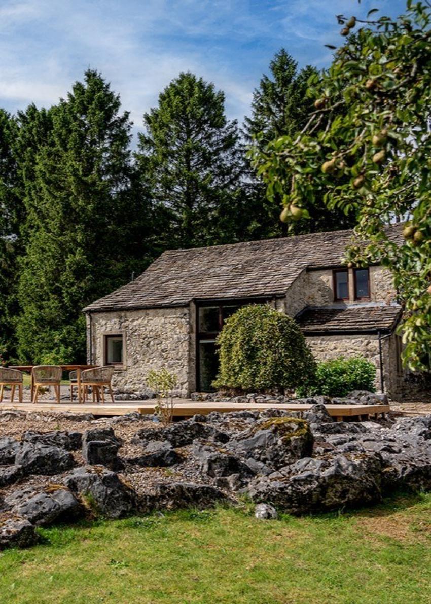 Lle La Lodge Ext 05406 Crop 864473