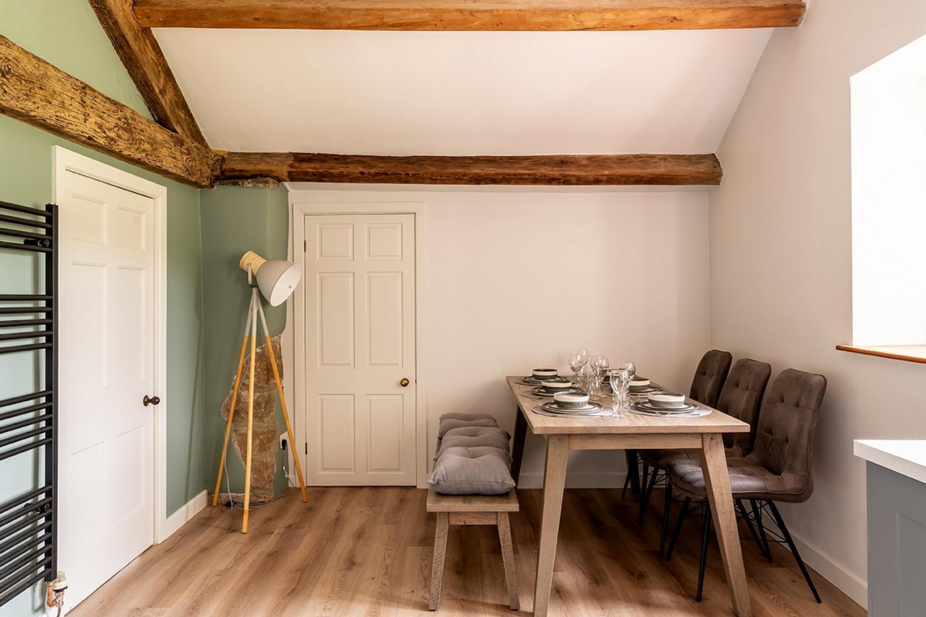 Lle La Lodge Kitchen 05236 772753