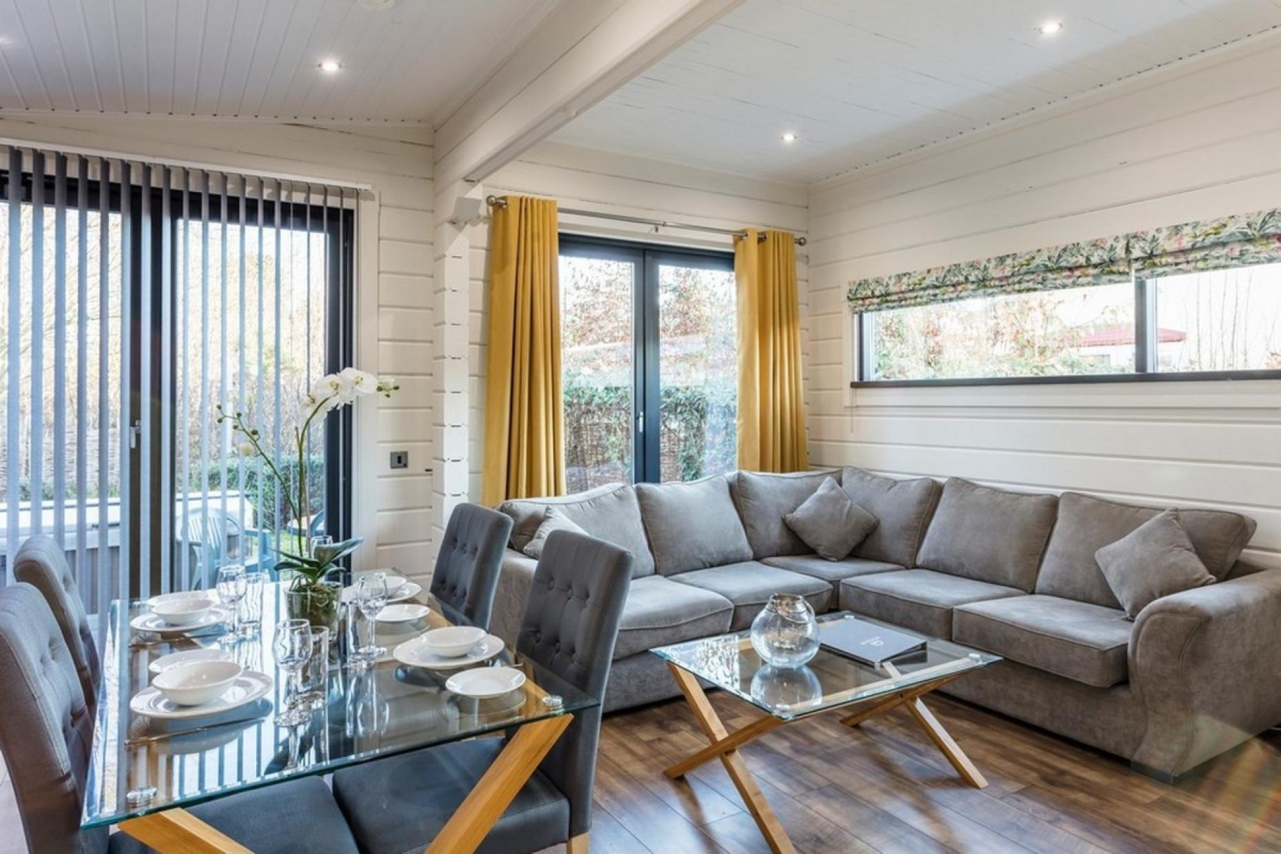 Low Res Hot Tub Lodge 03 915041