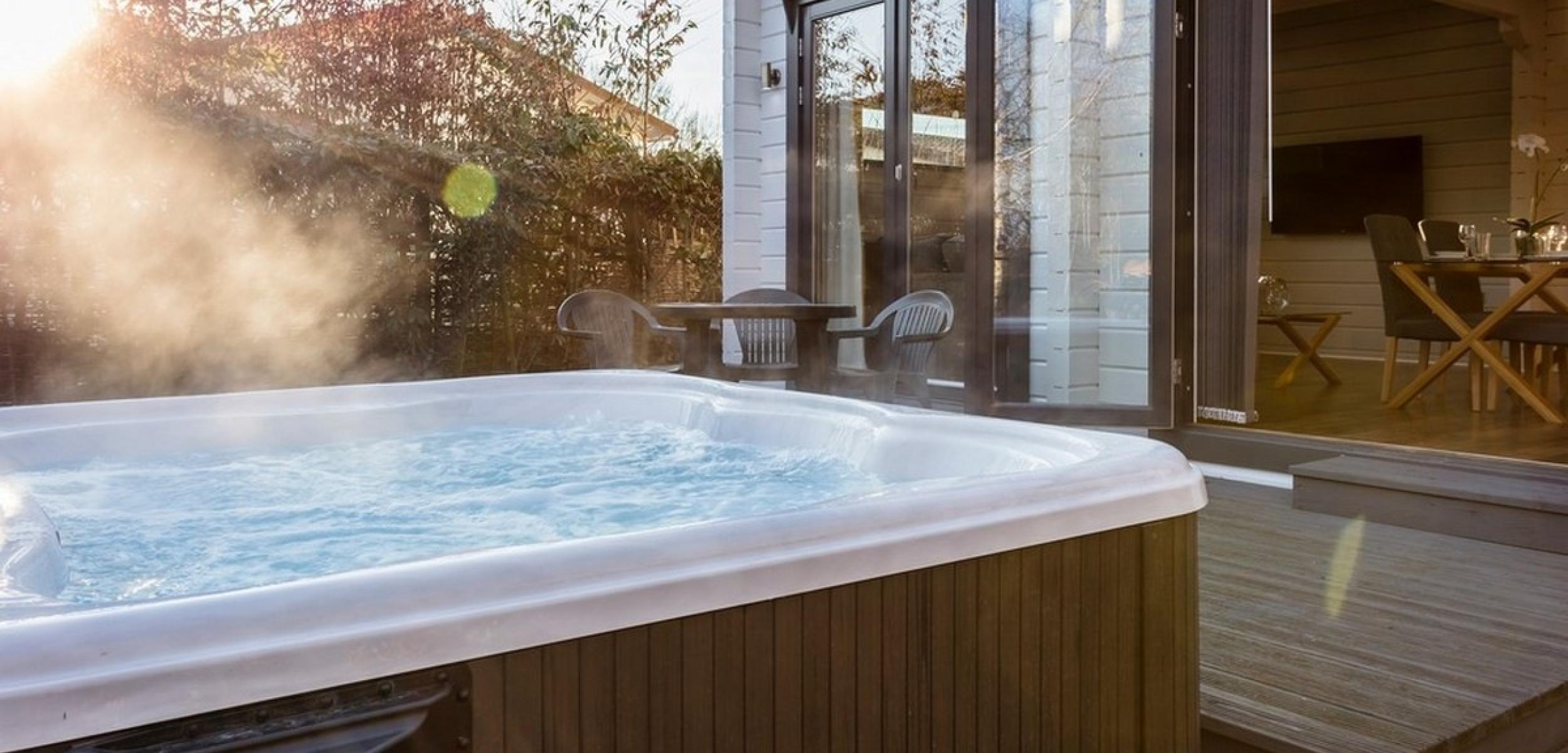 Low Res Hot Tub Lodge 18 915013