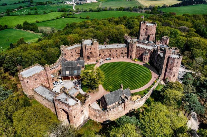 Peckforton Castle 930442