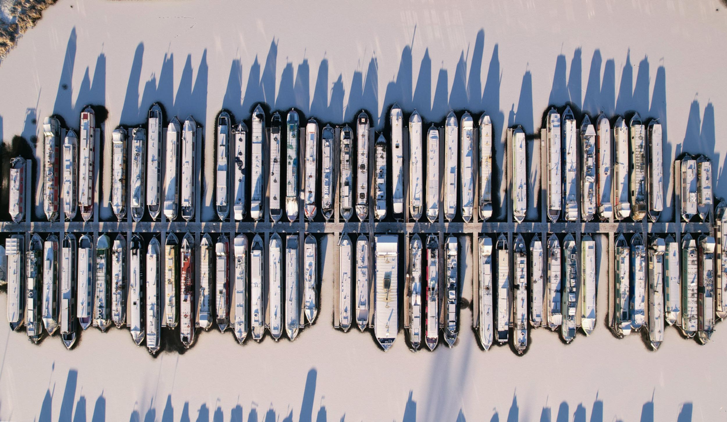 Rkp Narrow Boats Locked In Ice 021