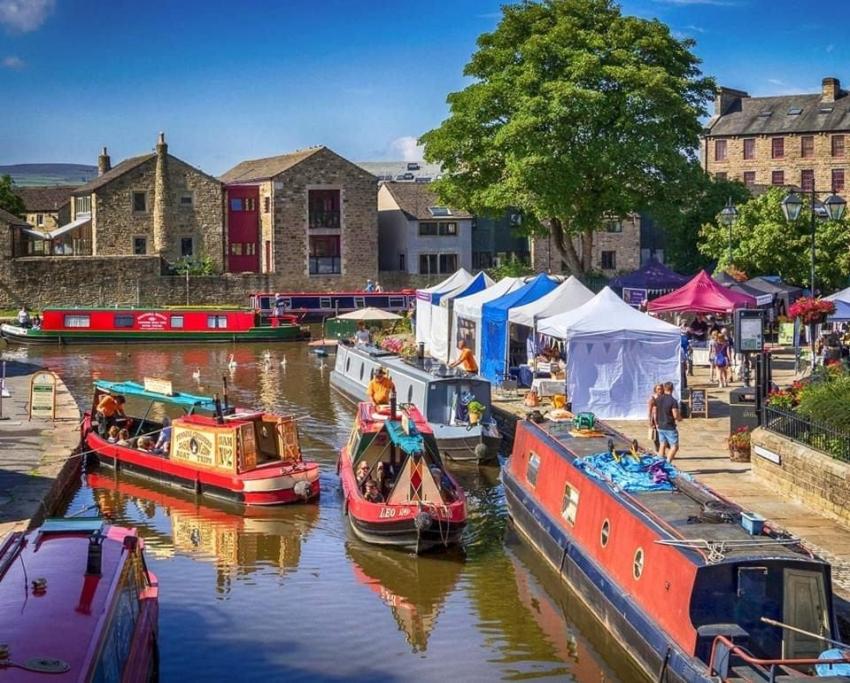 Skipton Market 810834