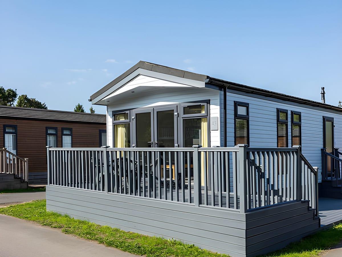 Roydon Lodge 11