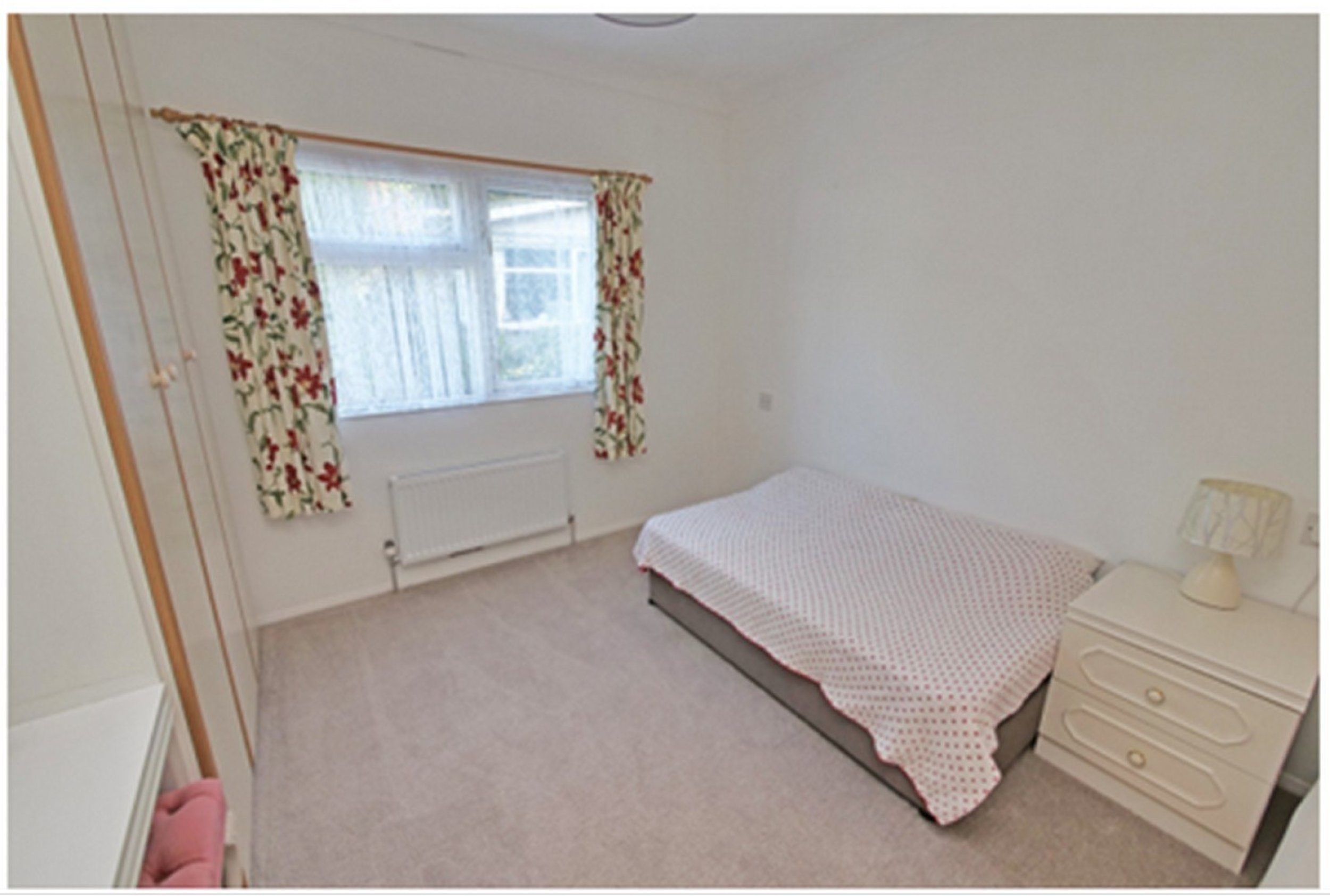 8 Wood Acre Close