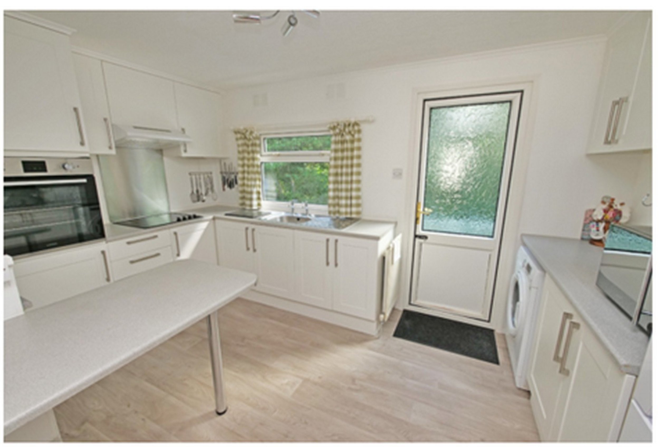 8 Wood Acre Close