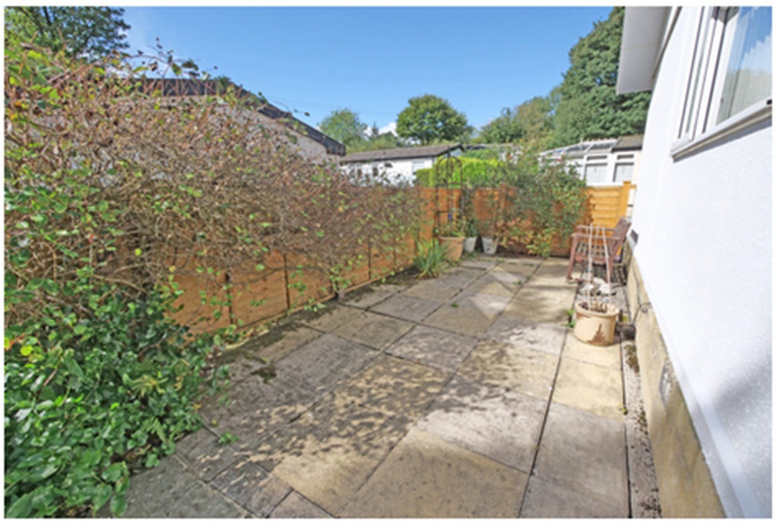 8 Wood Acre Close