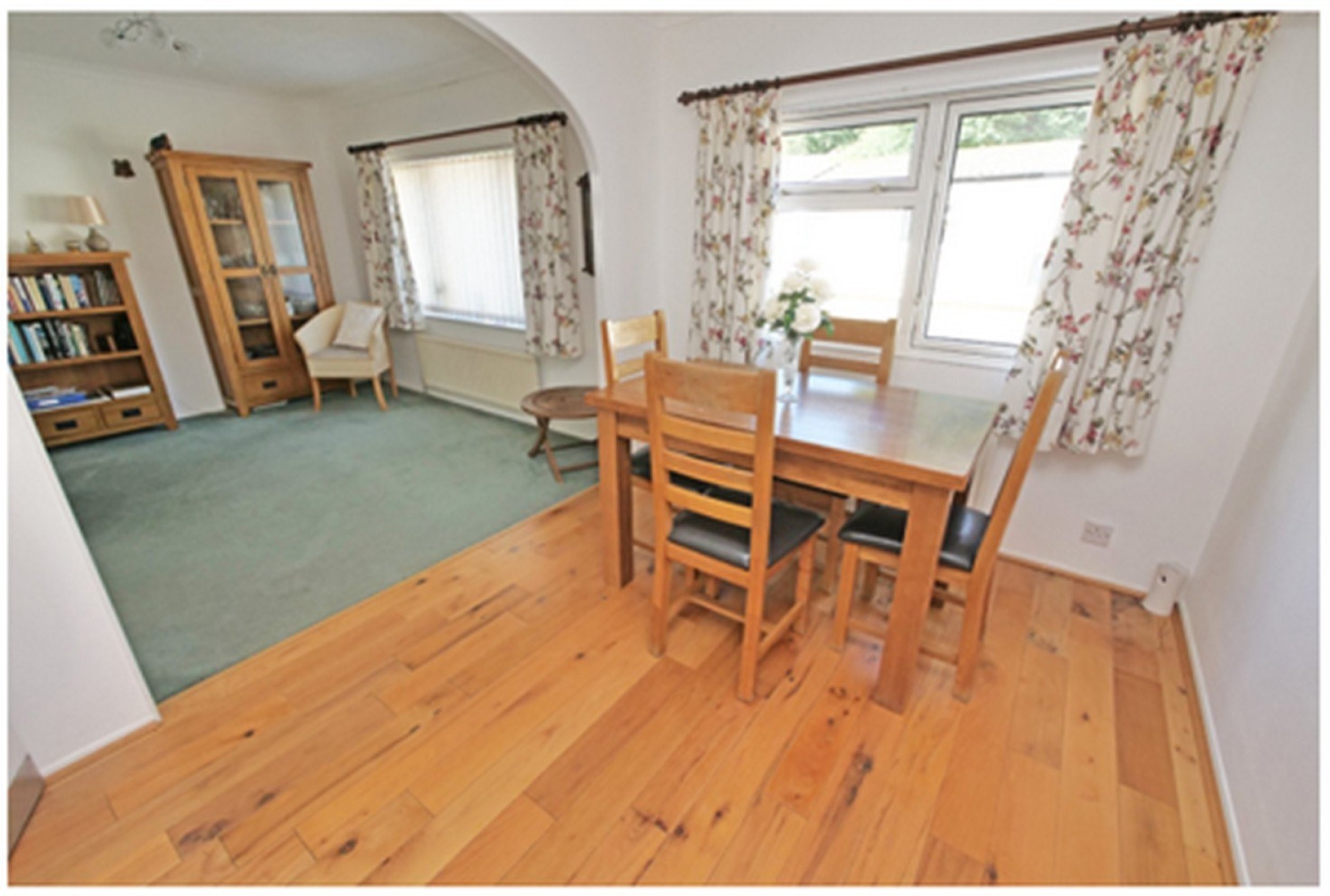 8 Wood Acre Close