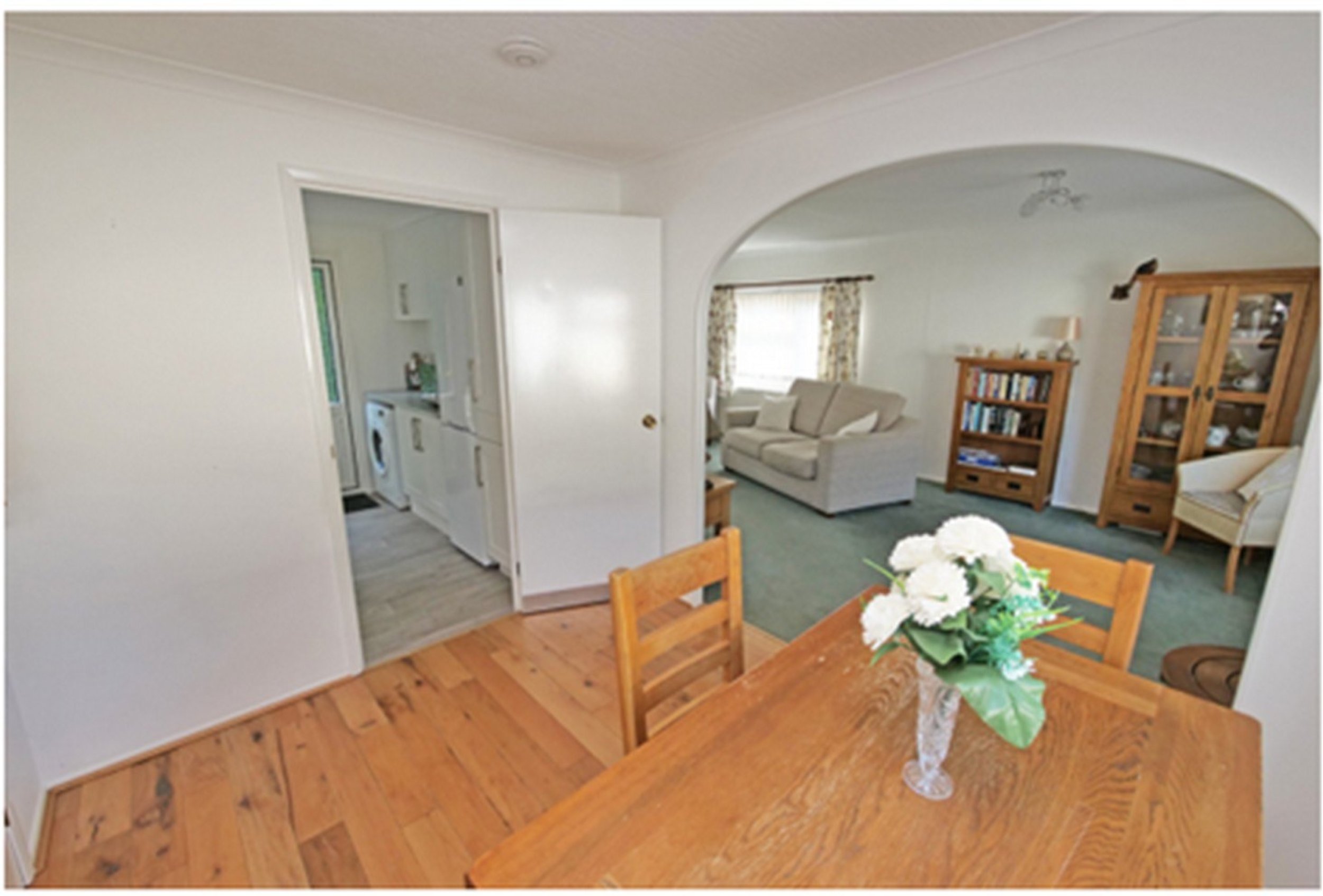 8 Wood Acre Close