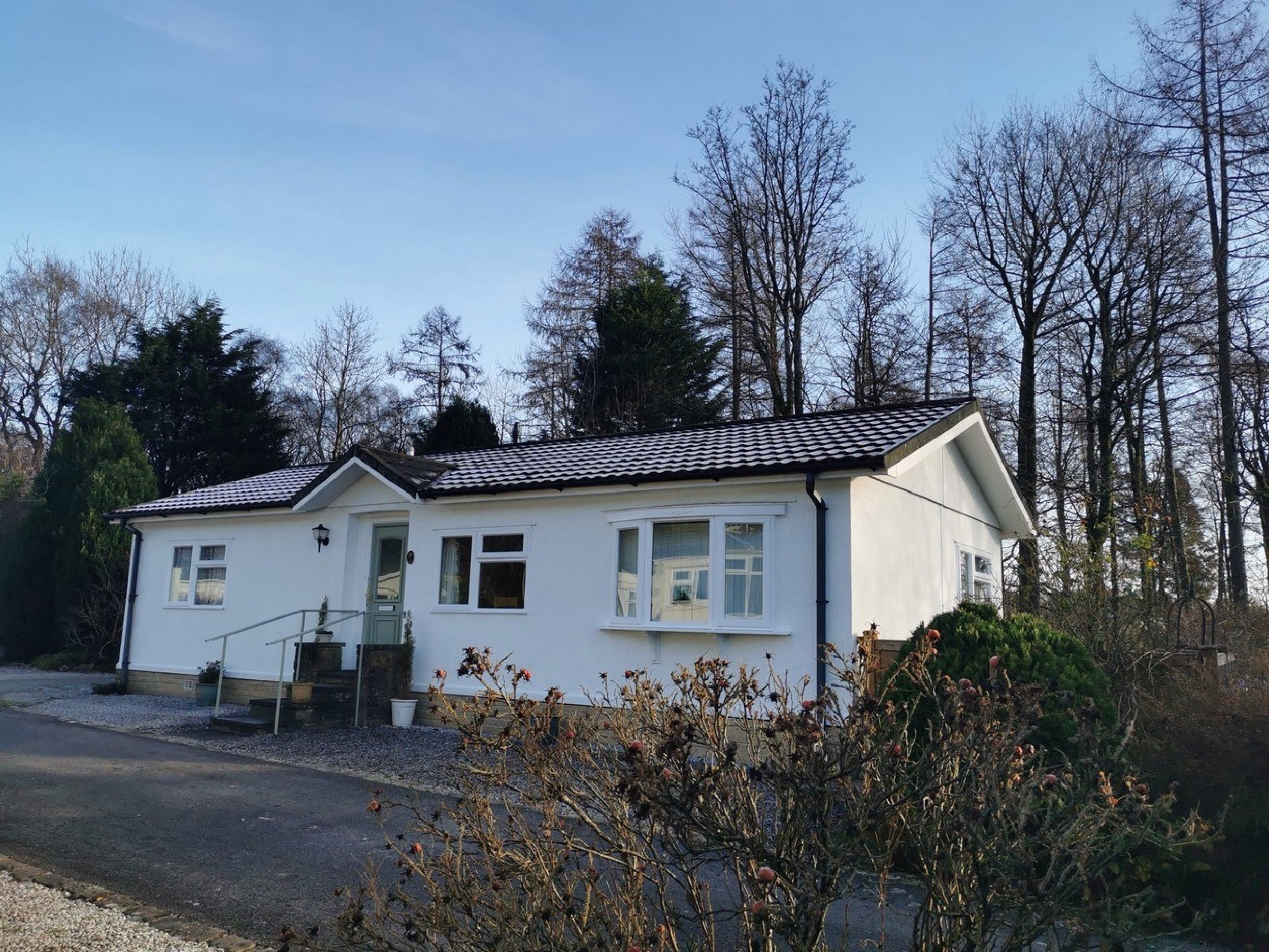 8 Wood Acre Close