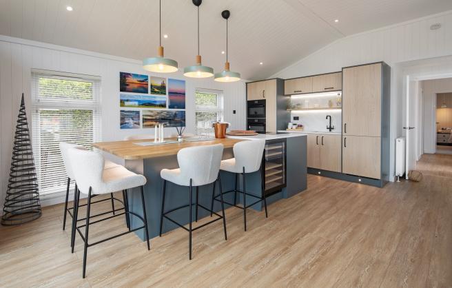 Lissetthomes Mjosa Rooms Luxuryholidaylodge Luxuryparkhome Kitchendining011 1105039